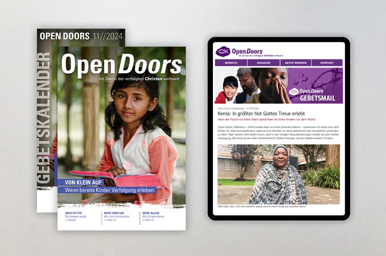 Produktabbildung des Open Doors Monatsmagazins und des Gebetskalenders für den aktuellen Monat. Rechts daneben wird ein Tablet mit den aktuellen digitalen Meldungen abgebildet.