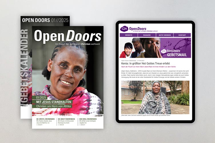 Produktabbildung des Open Doors Monatsmagazins und des Gebetskalenders für den aktuellen Monat. Rechts daneben wird ein Tablet mit den aktuellen digitalen Meldungen abgebildet.