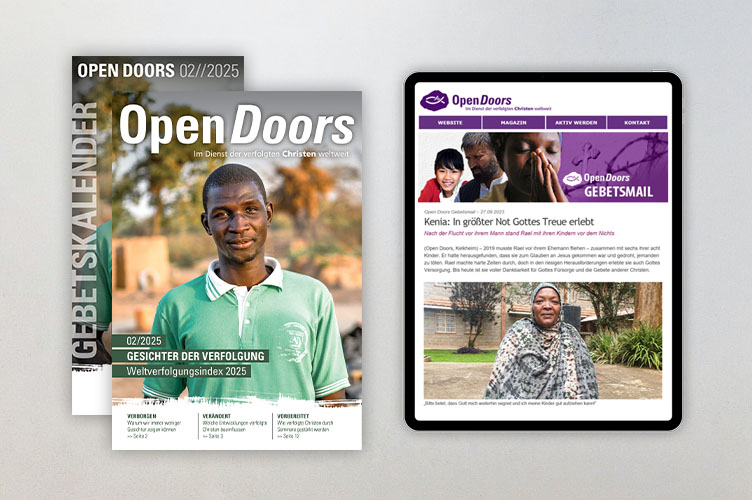 Produktabbildung des Open Doors Monatsmagazins und des Gebetskalenders für den aktuellen Monat. Rechts daneben wird ein Tablet mit den aktuellen digitalen Meldungen abgebildet.