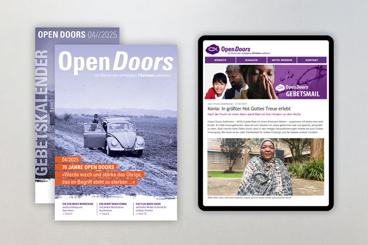 Produktabbildung des Open Doors Monatsmagazins und des Gebetskalenders für den aktuellen Monat. Rechts daneben wird ein Tablet mit den aktuellen digitalen Meldungen abgebildet.