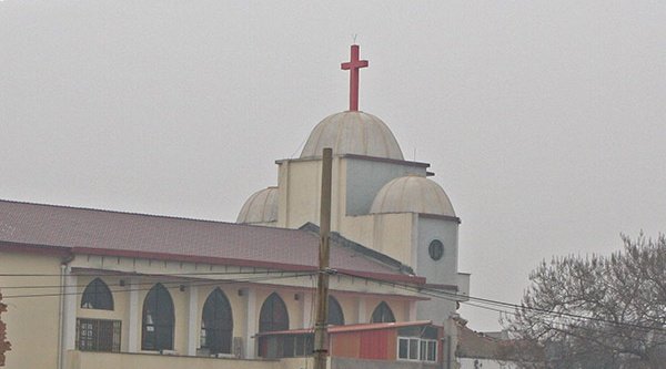 Das Kreuz auf dieser Drei-Selbst-Kirche in der Provinz Henan ist weithin sichtbar.