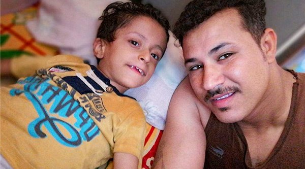 Der kleine Samer mit seinem Vater Mark in gemeinsamen Tagen