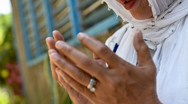 Symbolbild: Gott hat schon viele von Suraidas Gebeten für ihren Mann und ihre Familie erhört – sie betet weiter